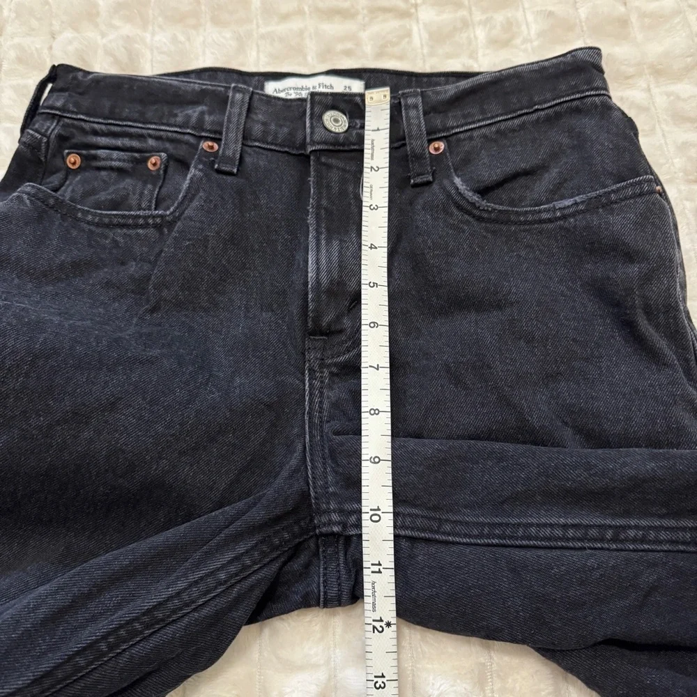 Abercrombie & Fitch 25 Short Black 90’s Straight Mid Rise Curve Love Jeans 25S